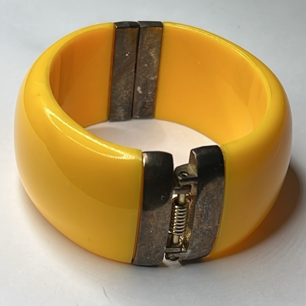Yellow Vintage Bakelite Hinged Wide Bangle Bracelet Metal Hinges